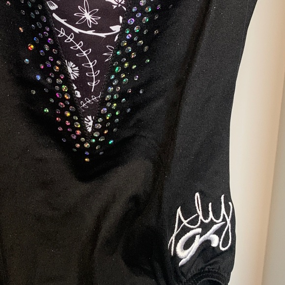 GK gymnastics Leo Aly Raisman AXS - Picture 5 of 5